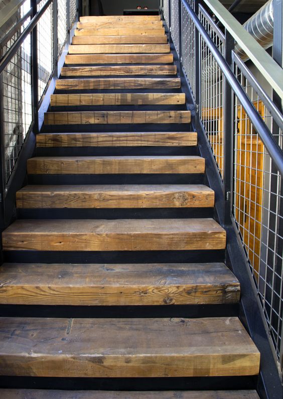 This image has an empty alt attribute; its file name is ReclaimedWood-Stairs-Example.jpg